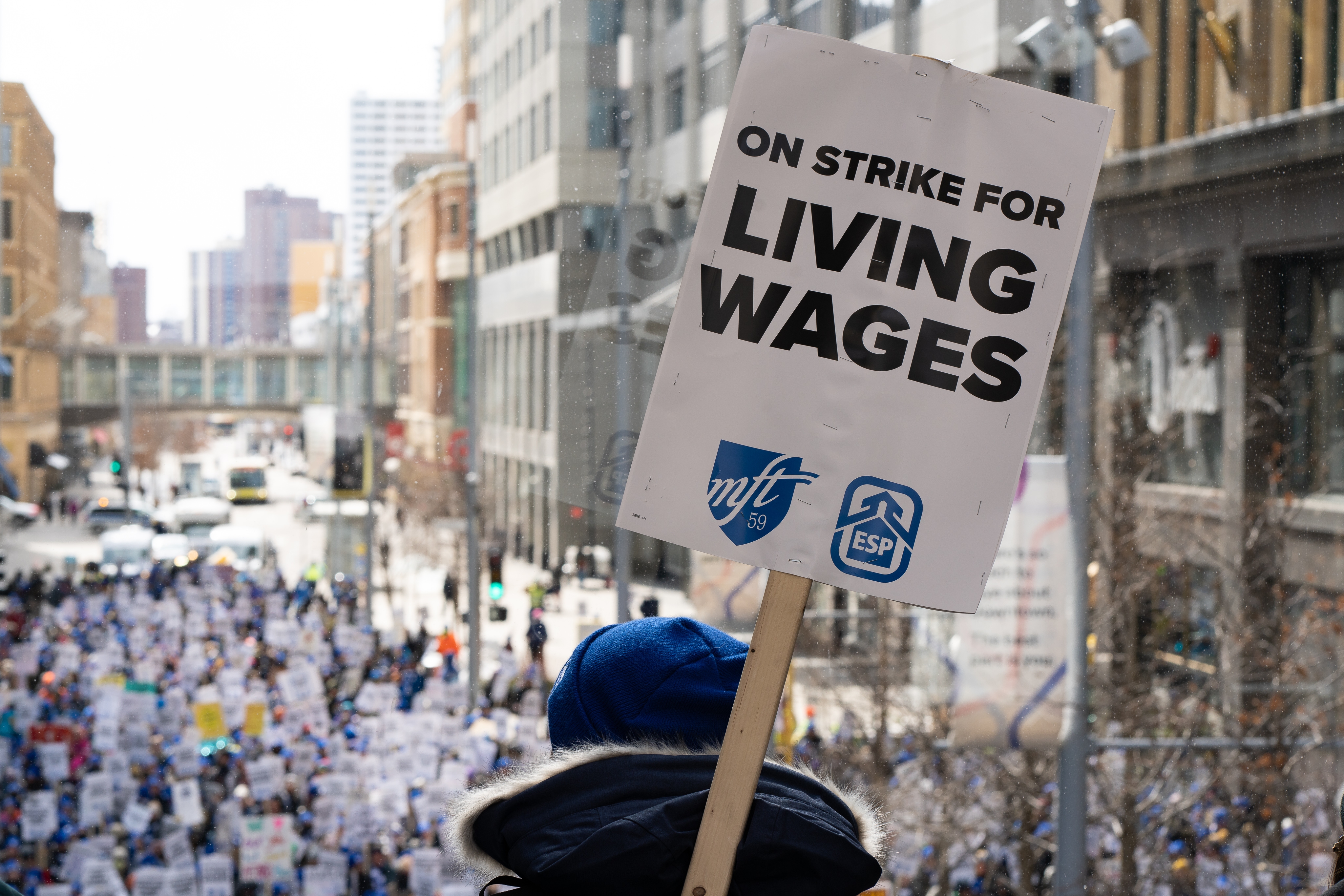 Lærere marsjerer gjennom gatene i Minneapolis sentrum for bedre lønnsvilkår. Foto: Chad Davis Photography/Flickr.